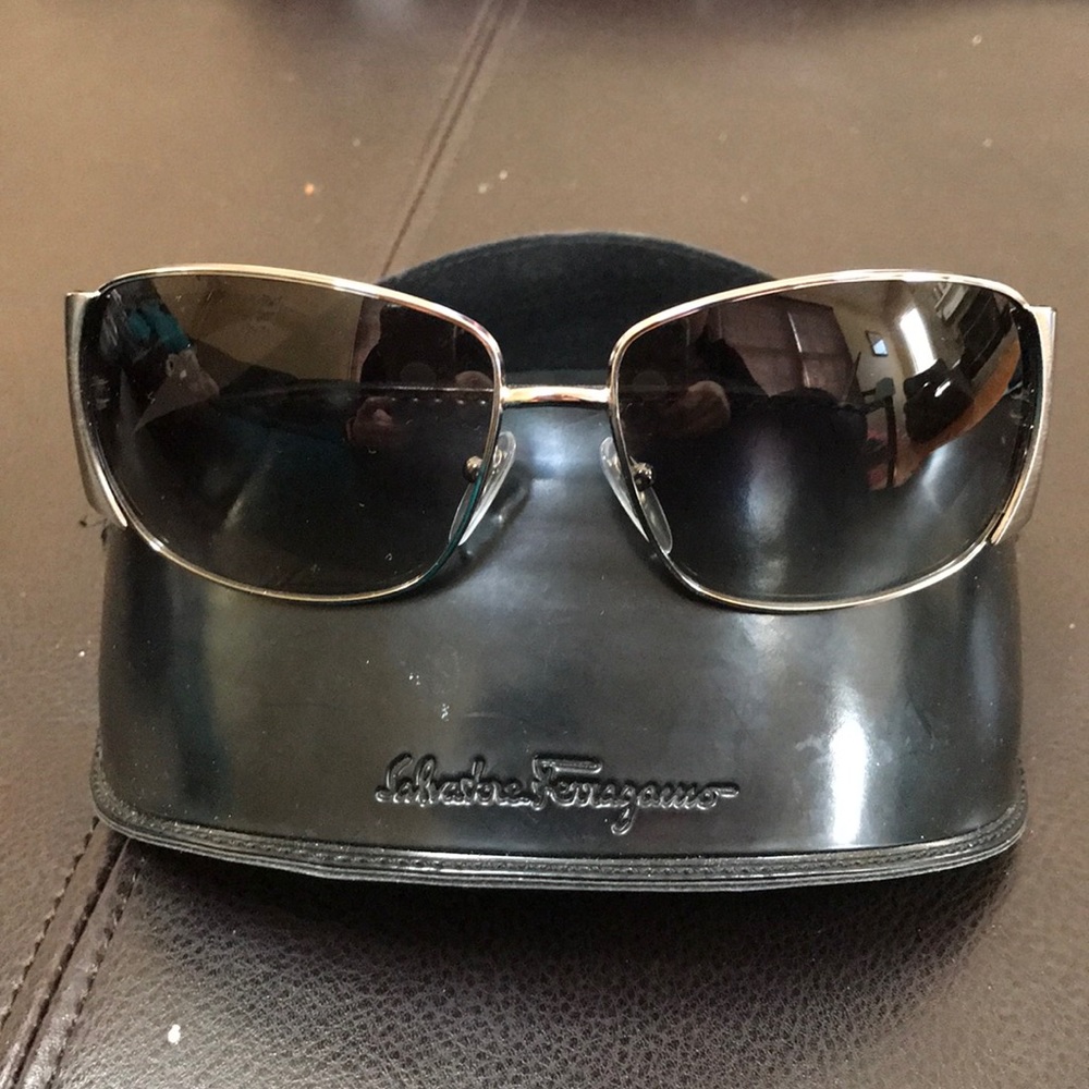 Salvatore ferragamo metal oversized sunglasses